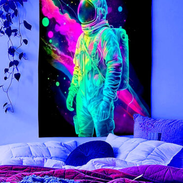 بکدراپ بلک لایت طرح فضانورد